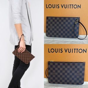 💫NWT Neverfull Wristlet by Louis Vuitton💫